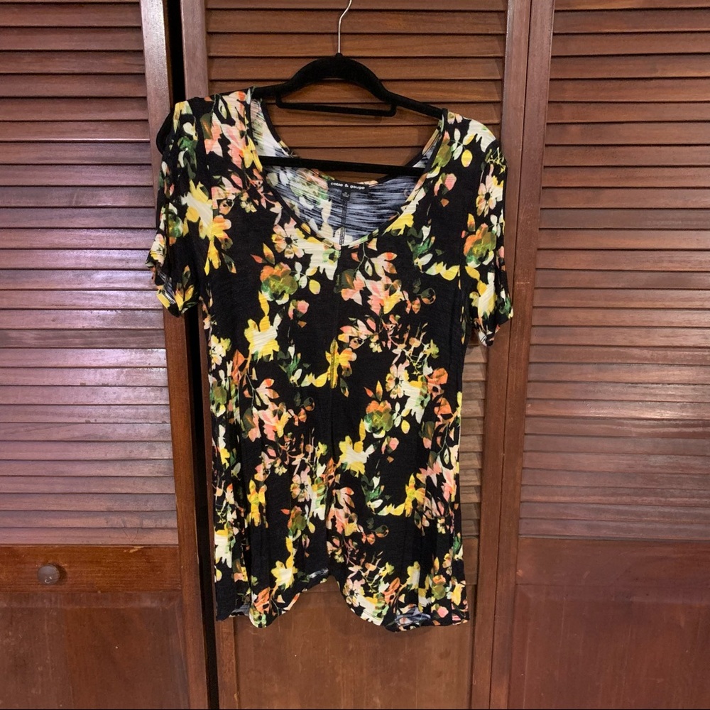 Cable and Gauge Cold Shoulder Short Sleeve Floral Top